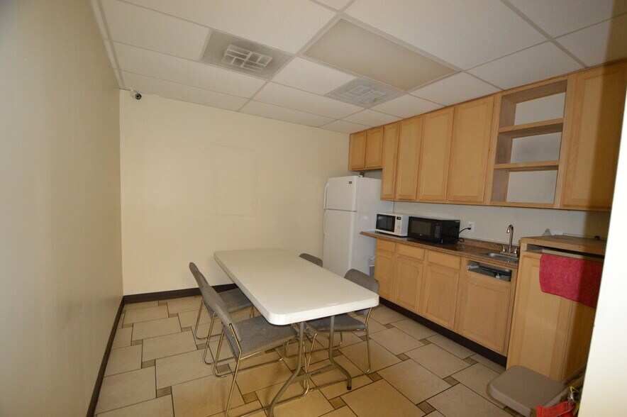 More Photos Of 7278 Centreville Rd, Manassas Showroom For Sale