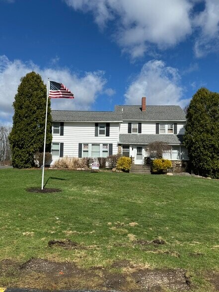 More Photos Of 554 Water St, Chardon Freestanding For Sale