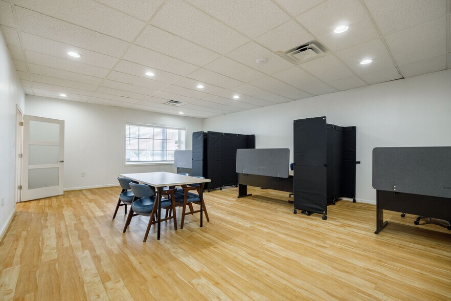 More Photos Of 2825 S Crater Rd, Petersburg Storefront Retail Office For Sale