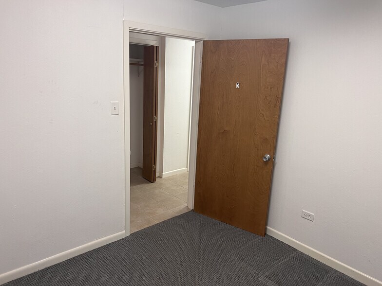 More Photos Of 712 5th Ave N, Texas City Office For Sale