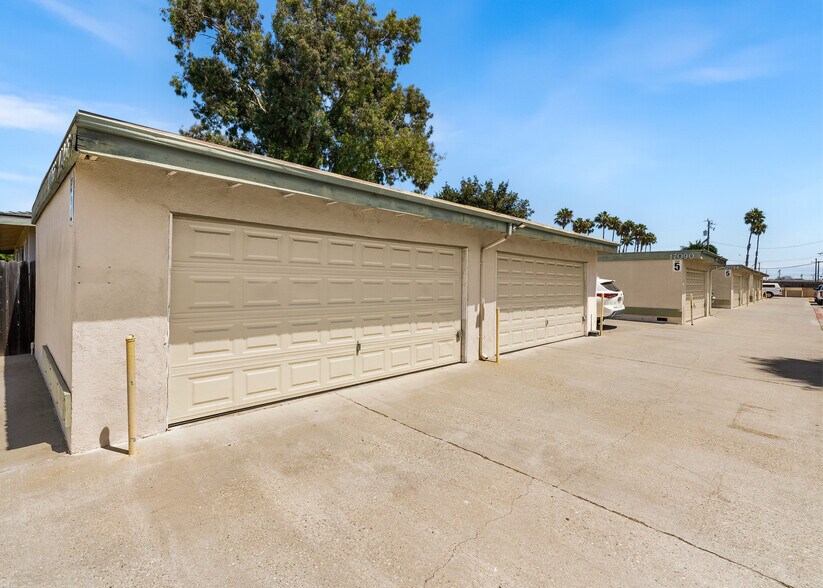More Photos Of 17062-17104 B Lane, Huntington Beach Apartments For Sale