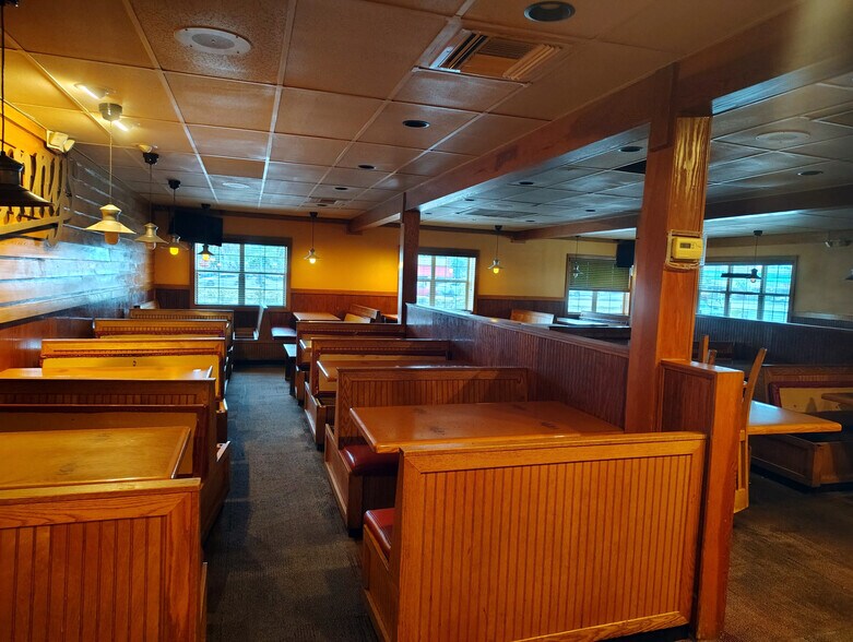 More Photos Of 1961 SE Federal Hwy, Stuart Restaurant For Lease