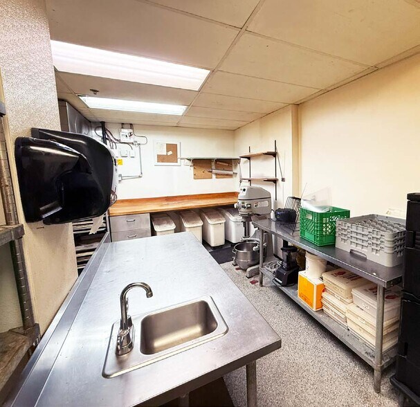 More Photos Of 2053 Gottingen St, Halifax Storefront For Sale