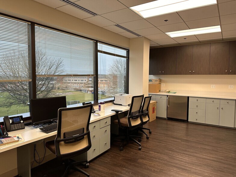 More Photos Of 12800 Middlebrook Rd, Germantown Office For Sale