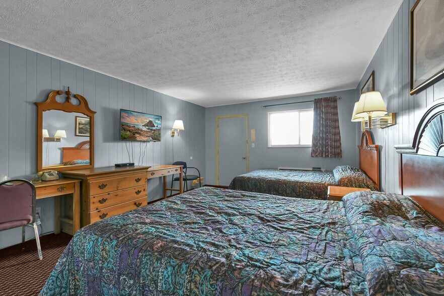 More Photos Of 1342 Hebron Rd, Heath Hotel For Sale