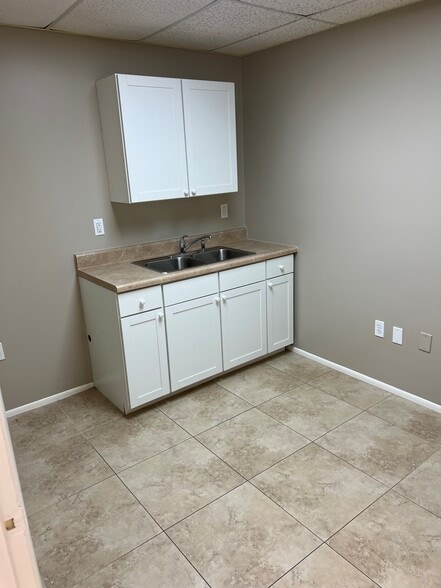 More Photos Of 6315 Presidential Ct, Fort Myers Office For Lease