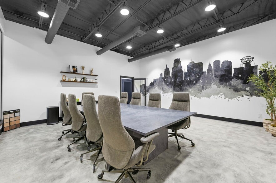 More Photos Of 9312 E US Highway 24, Independence Warehouse For Lease