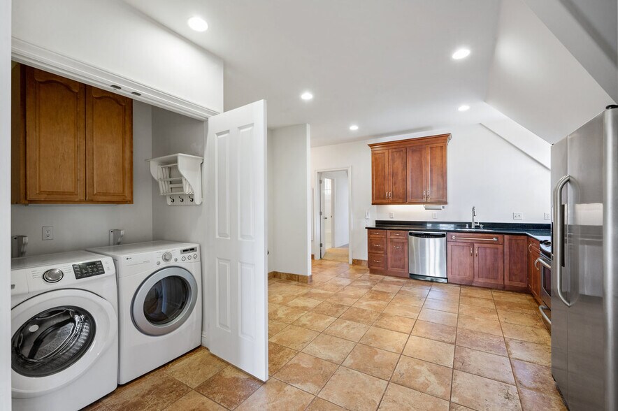 More Photos Of 333 G St, San Rafael Apartments For Sale