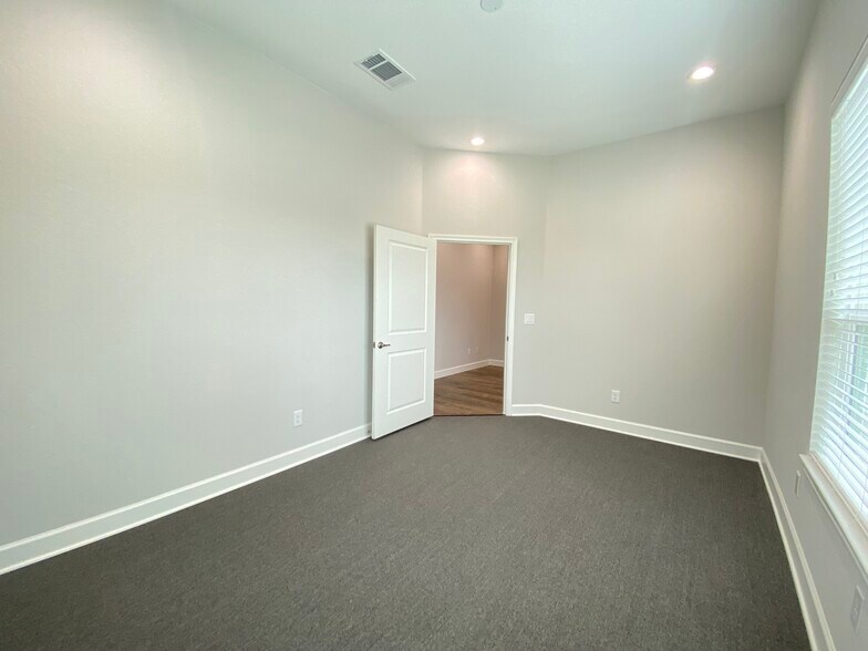 More Photos Of 1640 Highland Falls Dr, Leander Medical For Sale