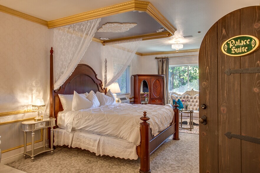 More Photos Of 315 Commercial St, Leavenworth Hotel For Sale