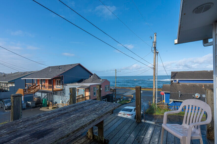 More Photos Of 25 NE Clarke St, Depoe Bay Specialty For Sale
