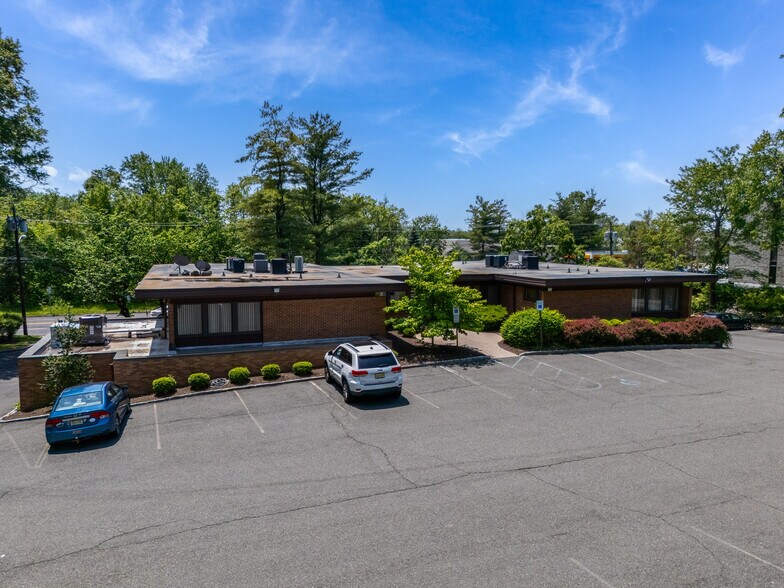 More Photos Of 8 Shunpike Rd, Madison Office For Sale