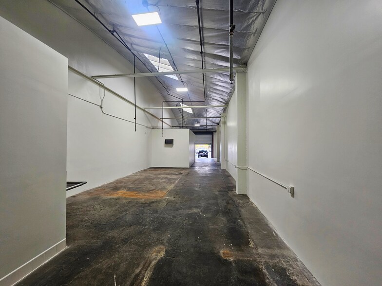 More Photos Of 1711-1723 E 58th Pl, Los Angeles Manufacturing For Lease