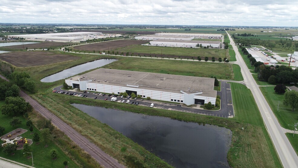 More Photos Of 711 Fairview Dr, Dekalb Warehouse For Lease