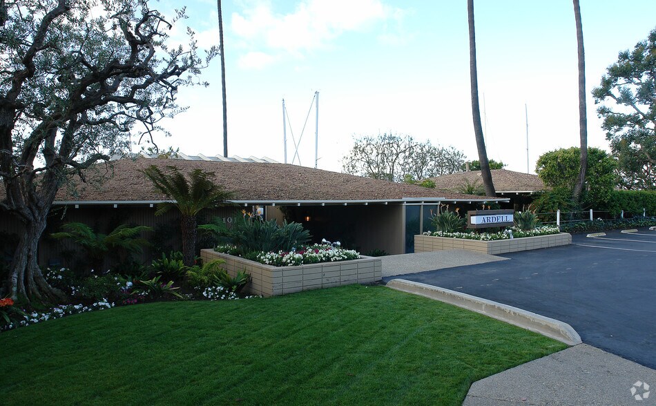 More Photos Of 2077 W Coast Hwy, Newport Beach Office For Lease
