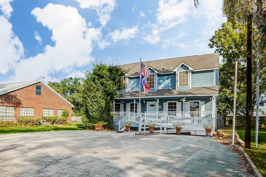 More Photos Of 1324 Avenue D, Katy Medical For Sale