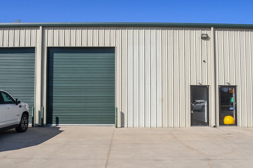 More Photos Of 21621 Rhodes Rd, Spring Warehouse For Lease