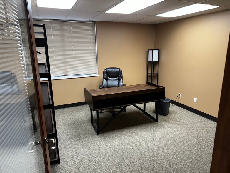 More Photos Of 4228 S Hocker Dr, Independence Office For Sale