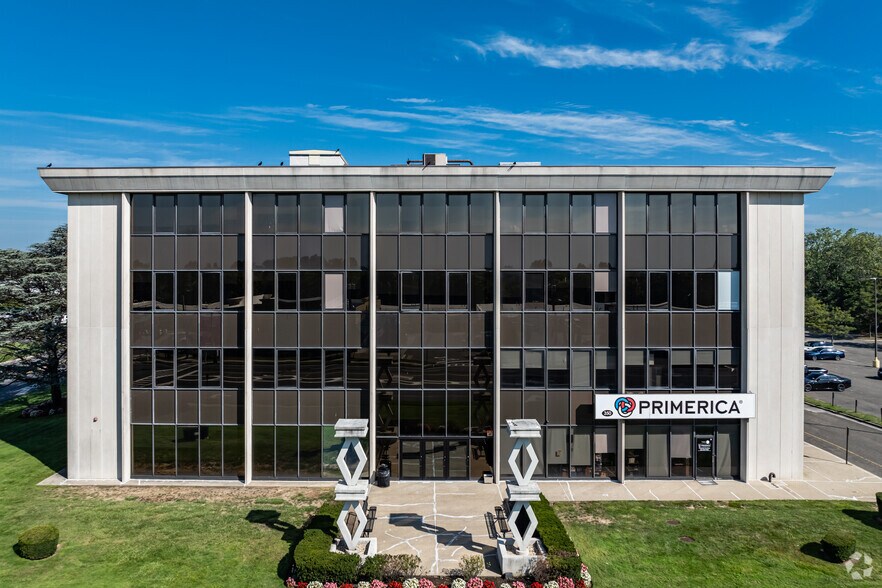 More Photos Of 350 Motor Pky, Hauppauge Office For Lease