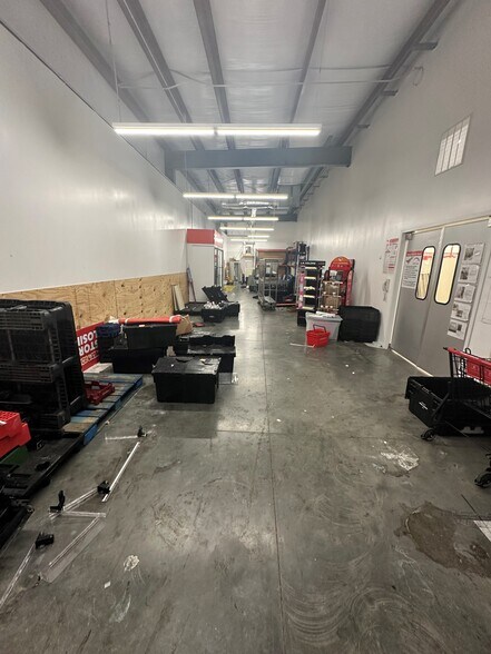 More Photos Of 60 Mike Parra Rd, Columbus Freestanding For Sale