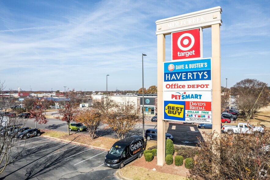 More Photos Of 2747-2769 Wolfcreek Pky, Memphis Unknown For Lease