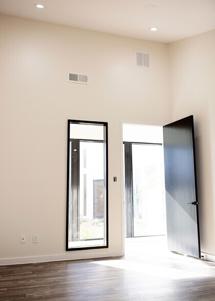 More Photos Of 1427 Keefer Rd, Tomball Office For Lease