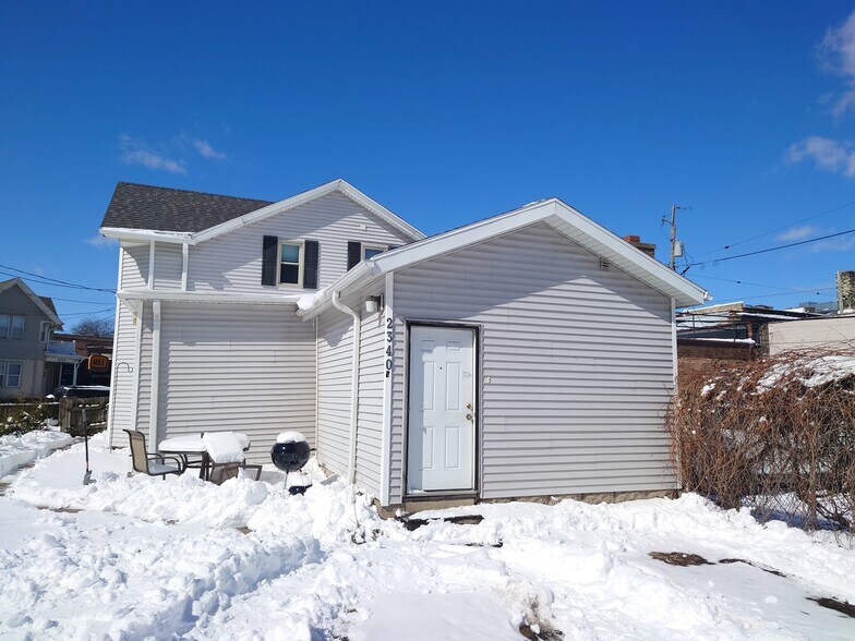 More Photos Of 2340 Kinnickinnic Ave, Milwaukee Storefront Retail Residential For Sale