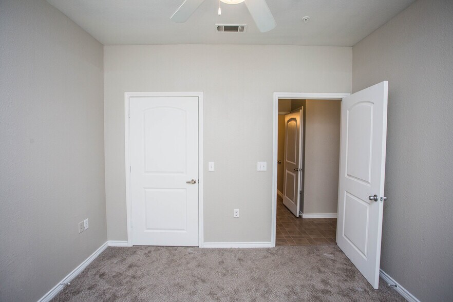 More Photos Of 2627 Oak Dr, Lubbock Apartments For Sale