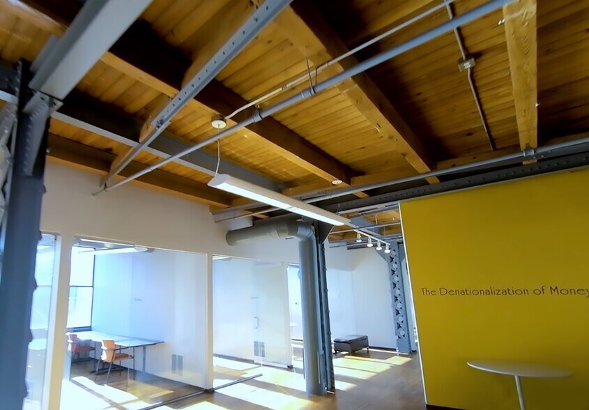 More Photos Of 213 W institute Pl, Chicago Loft Creative Space For Lease