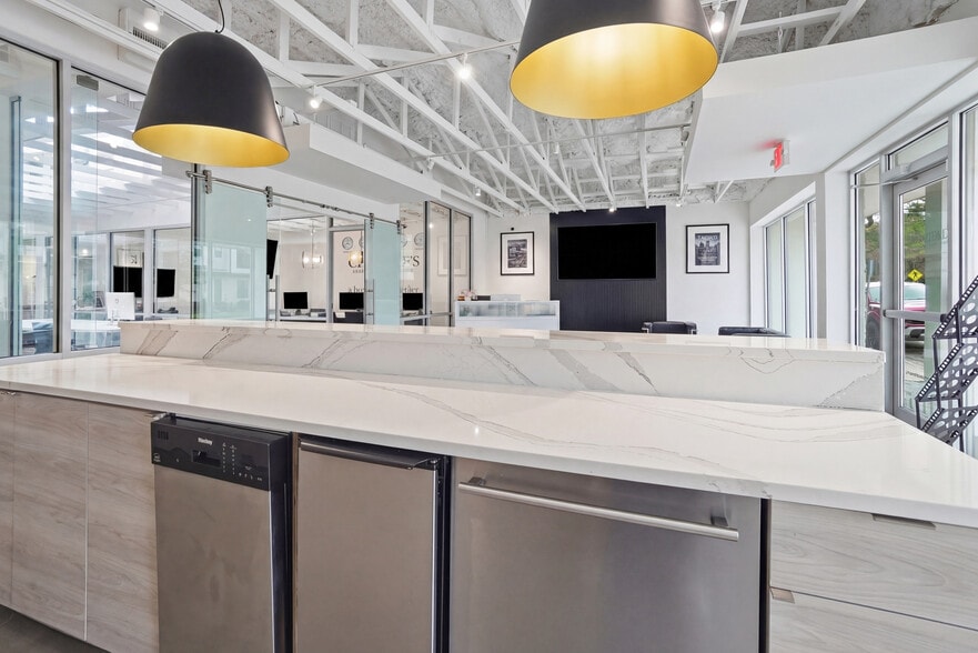 More Photos Of 1611 Atlantic Blvd, Jacksonville Storefront Retail Office For Sale