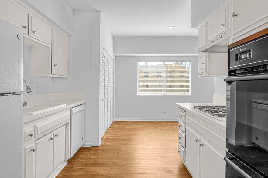 More Photos Of 1677 Westholme Ave, Los Angeles Apartments For Sale