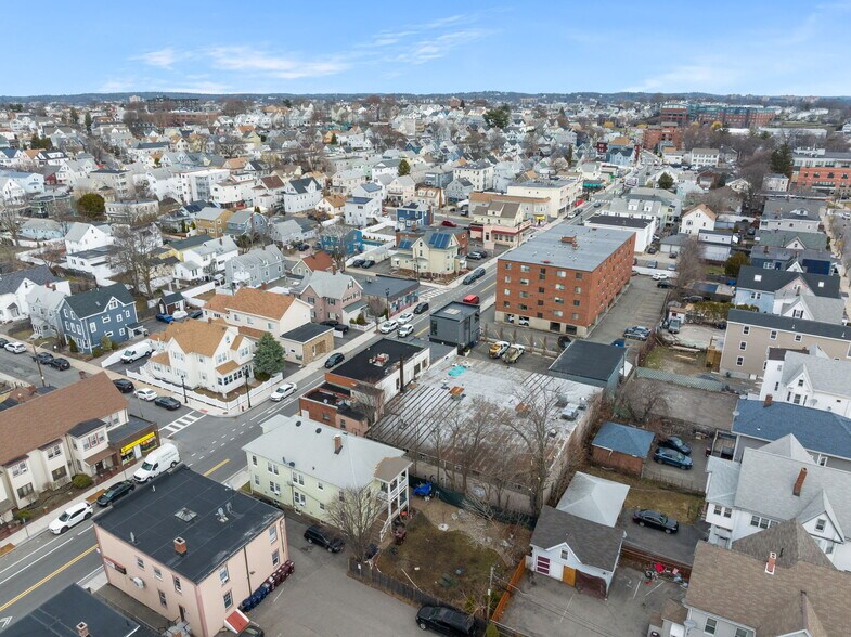 More Photos Of 77-79 Ferry St, Everett Showroom For Lease