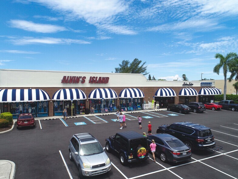 More Photos Of 3200-3352 E Bay Dr, Holmes Beach Unknown For Lease