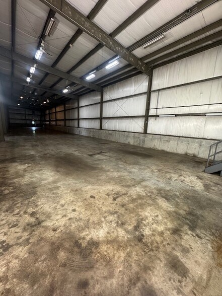 More Photos Of 5727 S Park Ave, Hamburg Warehouse For Sale