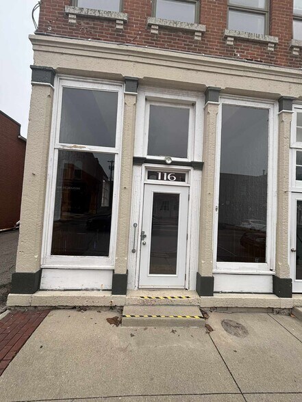 Primary Photo Of 116-118 E 5th St, Marysville Storefront Retail Residential For Lease