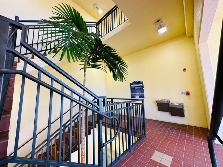 More Photos Of 4290 Professional Center Dr, Palm Beach Gardens Office For Lease