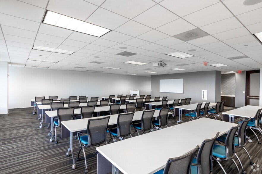 More Photos Of 3 Ravinia Dr, Atlanta Office For Lease