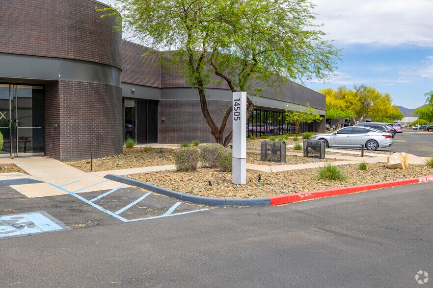 More Photos Of 14505 N Hayden Rd, Scottsdale Light Distribution For Lease