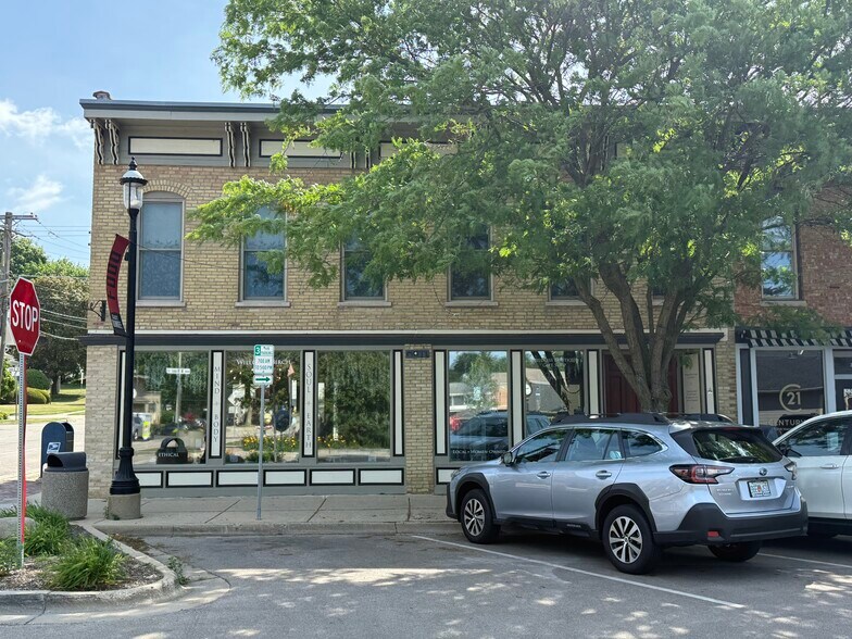 More Photos Of 324-326 N River St, East Dundee Storefront For Lease