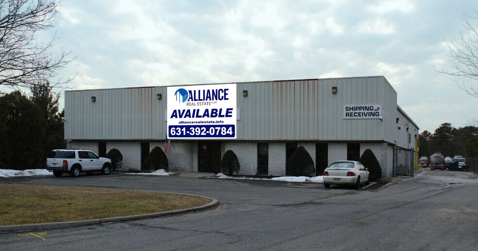 Primary Photo Of 43 Windsor Pl, Central Islip Manufacturing For Lease
