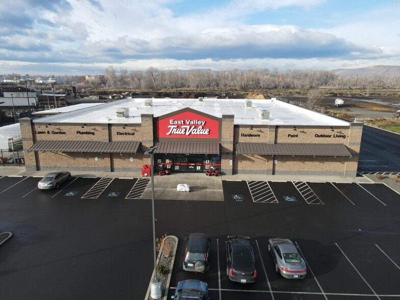 More Photos Of 104 Butterfield Rd, Yakima General Retail For Sale