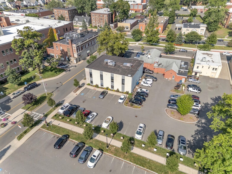 More Photos Of 85 Elm St, West Springfield Storefront Retail Office For Lease