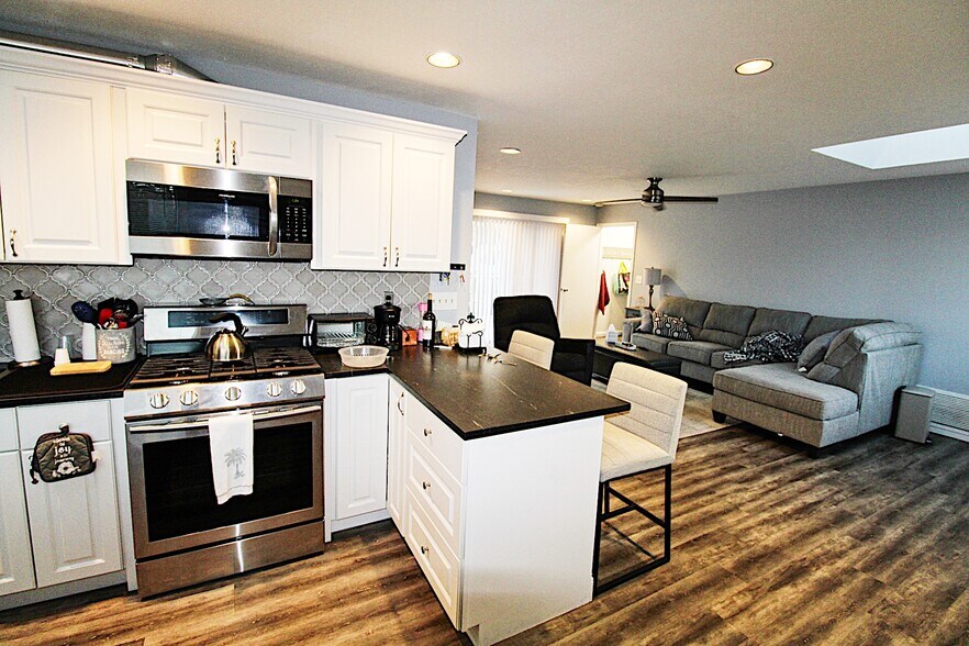 More Photos Of 44 Bayville Ave, Bayville Storefront Retail Residential For Sale