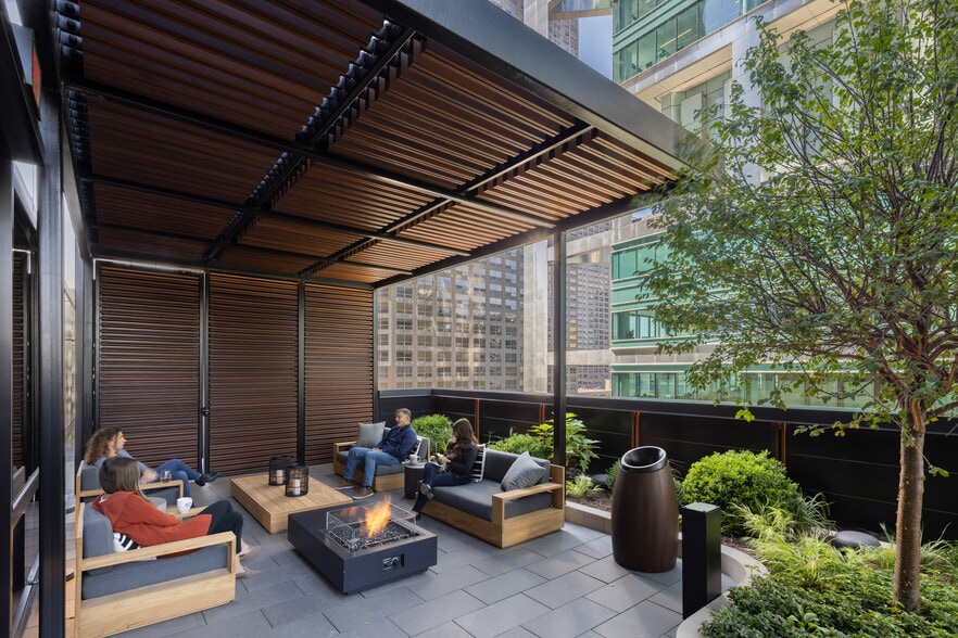 More Photos Of 500 W Madison St, Chicago Office For Lease