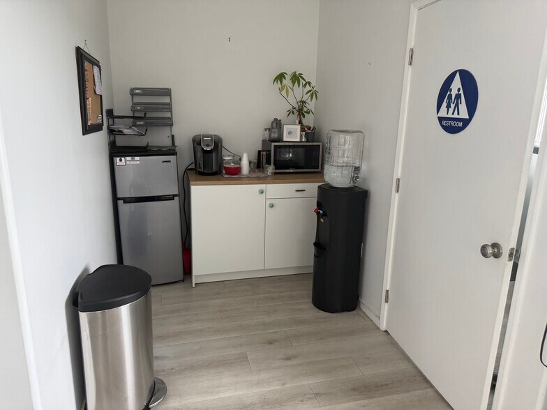 More Photos Of 4312-4320 Voltaire St, San Diego Storefront Retail Office For Lease