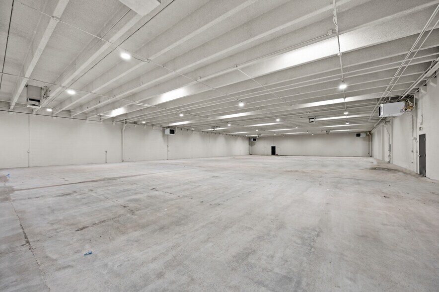 More Photos Of 7050 S 400 W, Midvale Showroom For Lease