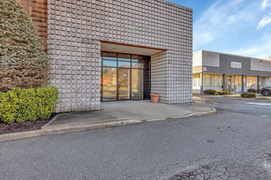 More Photos Of 22 Colt Ct, Ronkonkoma Warehouse For Sale
