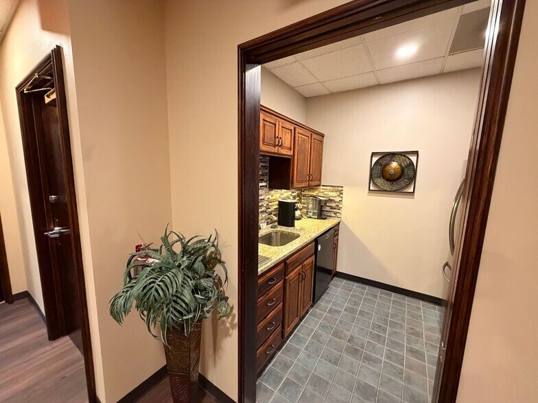More Photos Of 8730 Bourgade St, Lenexa Loft Creative Space For Lease