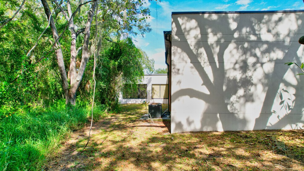 More Photos Of 5620 W Sligh Ave, Tampa Loft Creative Space For Sale