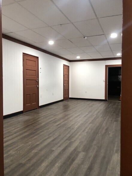 More Photos Of 141 Locust St, Columbia General Retail For Lease